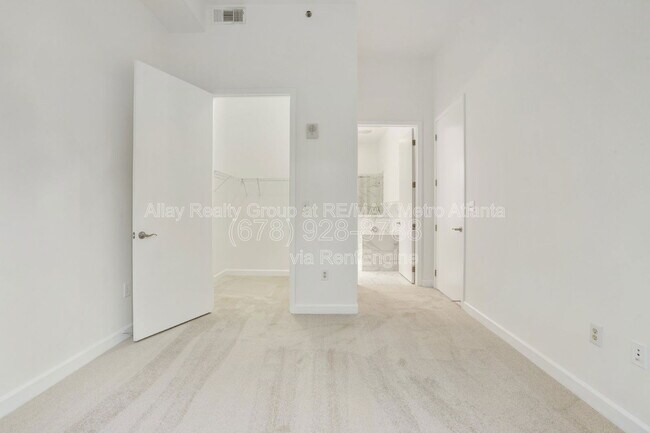 Building Photo - 711 Cosmopolitan Dr NE