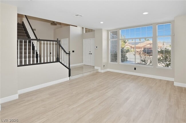 Building Photo - 747 Canyon Crest Dr