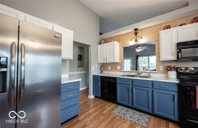 Building Photo - 9960 S Redmond Ct