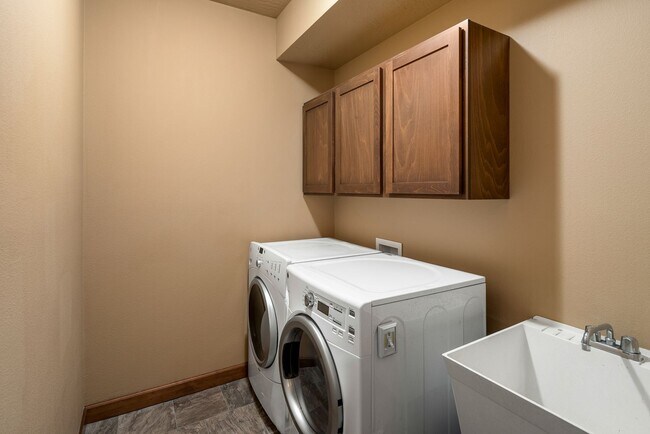 Building Photo - Great Location, Single Family Home, CDA, Pet Friendly