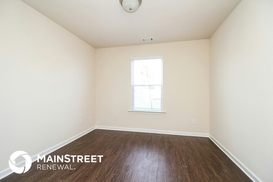 Building Photo - 2613 Stinger Dr