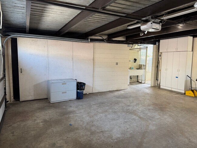 Building Photo - Single family home on Gulick Ave in walking distance to business district