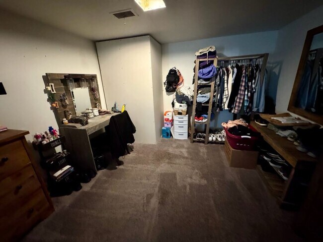 Building Photo - Spacious Split Level in Baldwin for Rent- ...