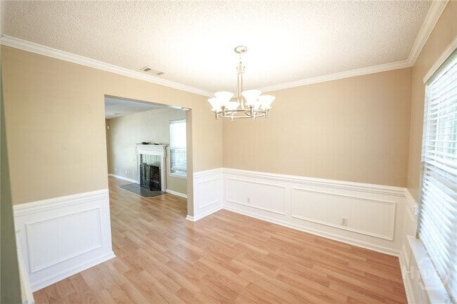 Building Photo - 248 Silver Brook Cir
