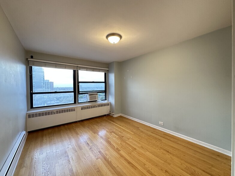 Building Photo - 4180 N Marine Dr