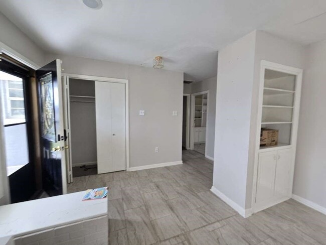 Building Photo - 1903 Britton St