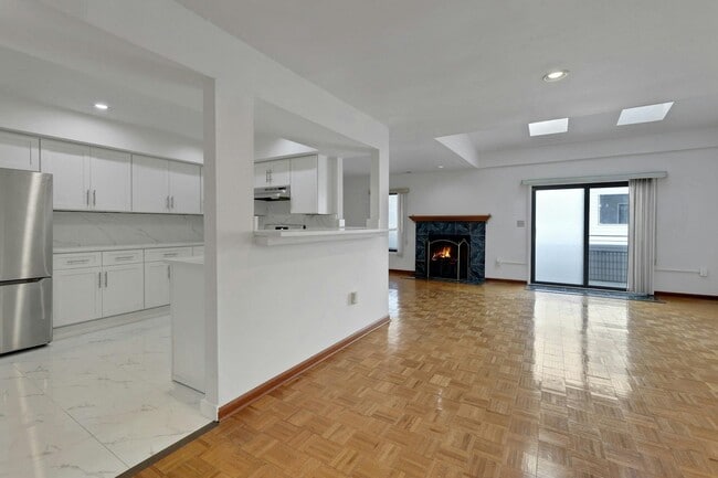 Building Photo - 806 Spinnaker Ct