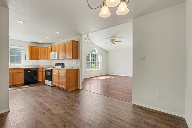 Building Photo - 2463 N Stone Pl