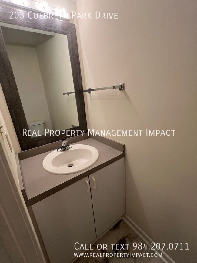 Building Photo - 203 Culbreth Park Dr