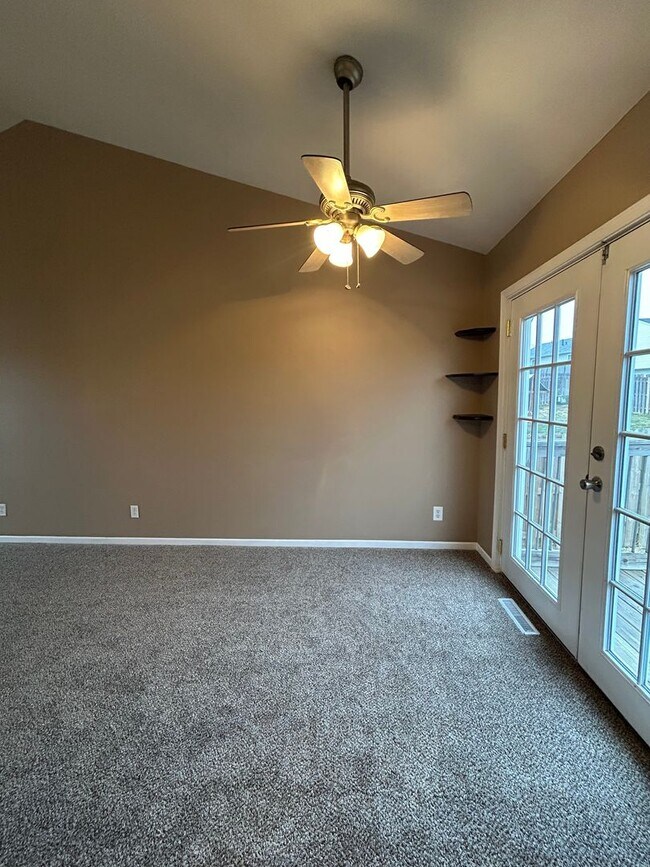 Building Photo - Spacious Split Level Living in Millard with a Backyard You’ll Love