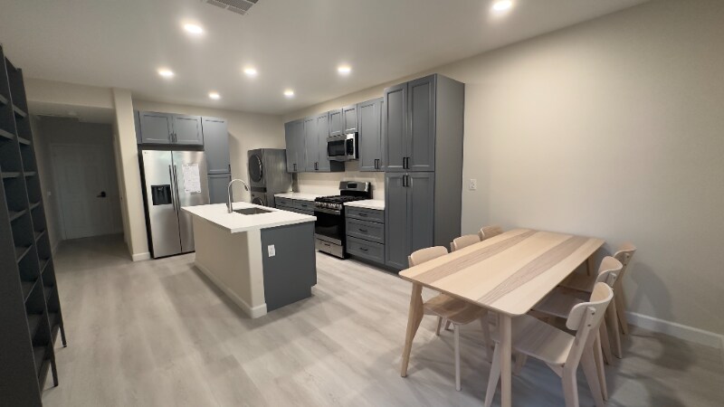 Building Photo - 39391 Tiburon Dr