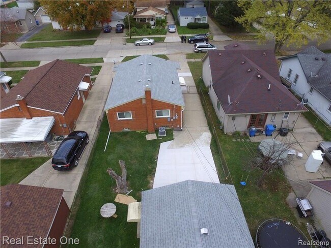 Building Photo - 5943 Whitefield St