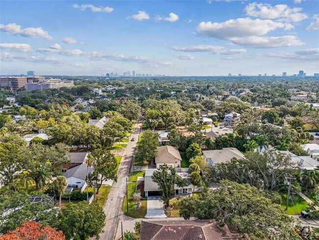 Building Photo - 2 S Treasure Dr