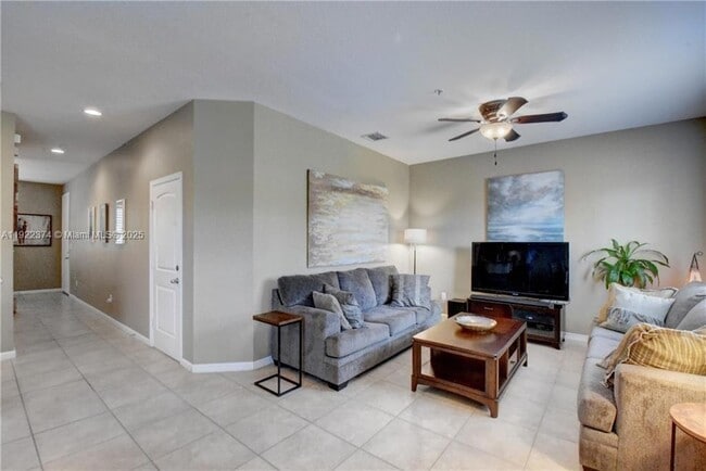 Building Photo - 256 SW 6th Ct