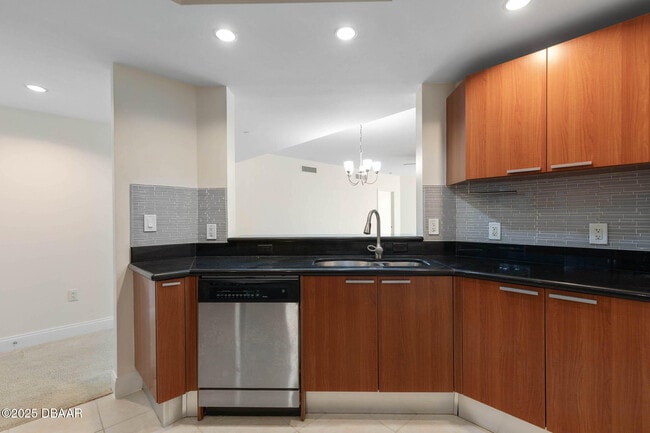 Building Photo - 231 Riverside Dr