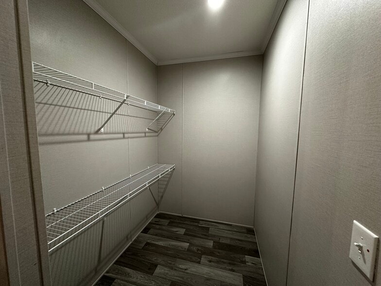 Building Photo - 2239 Wellington Green Dr