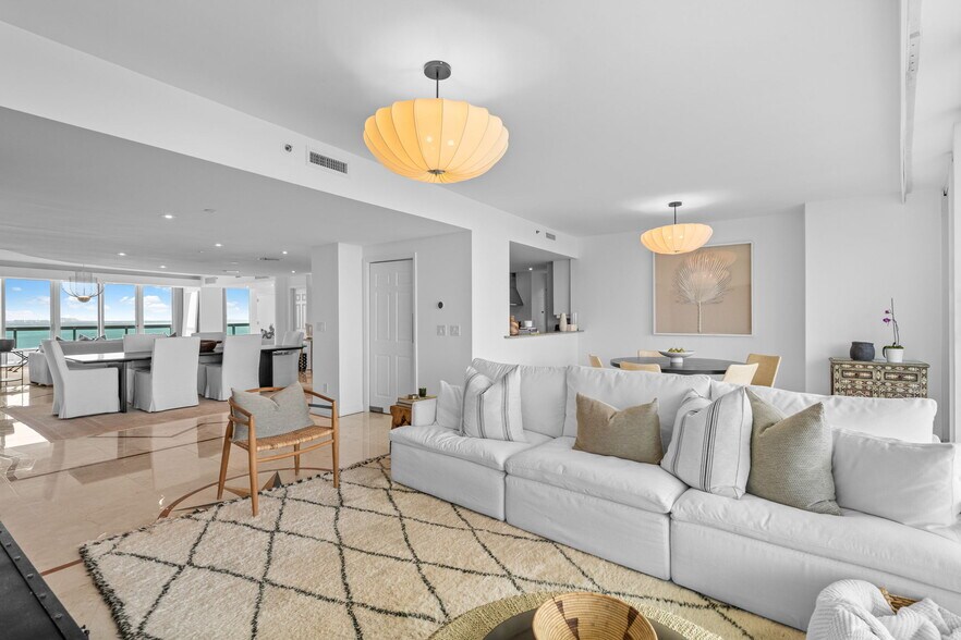 Building Photo - 1643 Brickell Ave