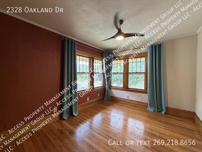 Building Photo - 2328 Oakland Dr