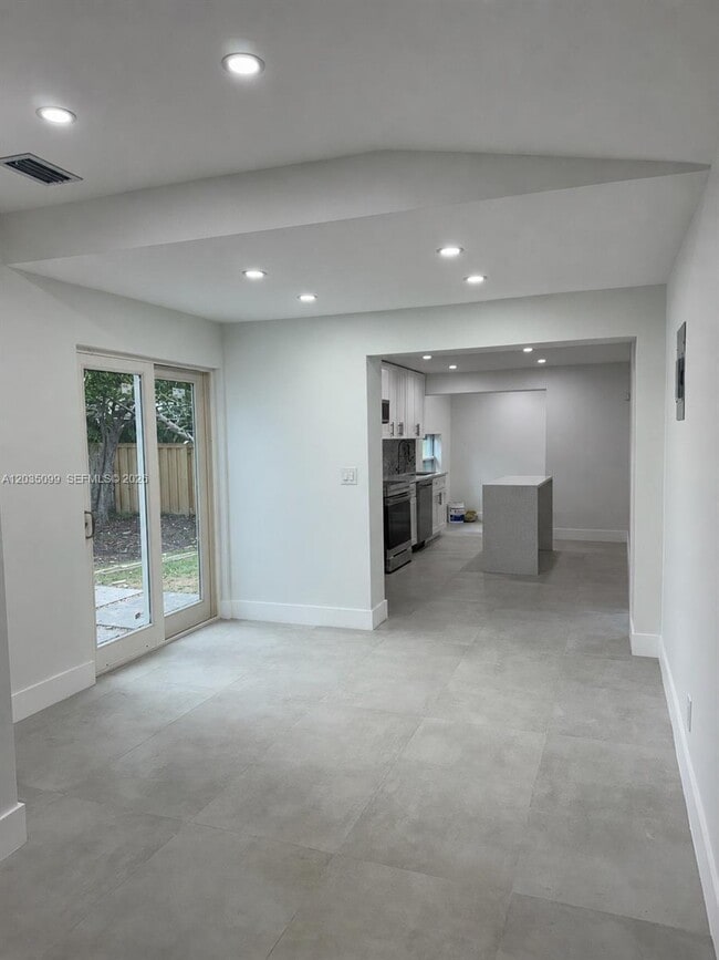 Building Photo - 4028 SW 49th Ct