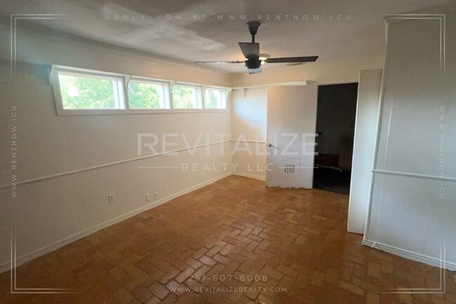 Building Photo - Brick Home with Carport