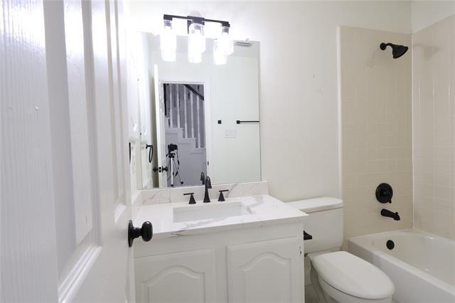 Building Photo - 5901 Louisville Dr