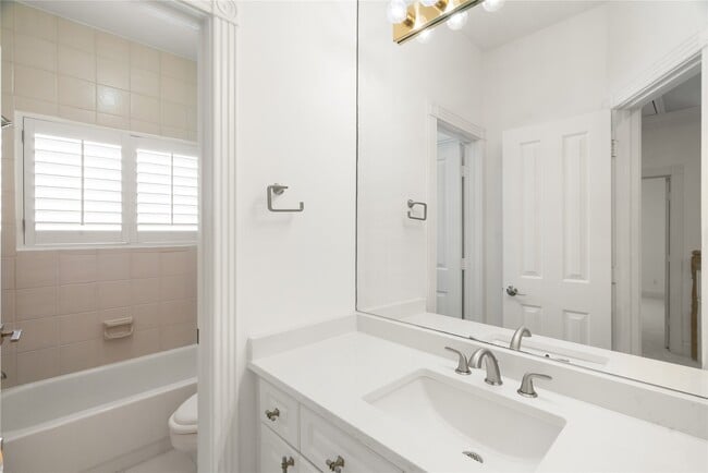 Building Photo - 4746 Post Oak Timber Dr