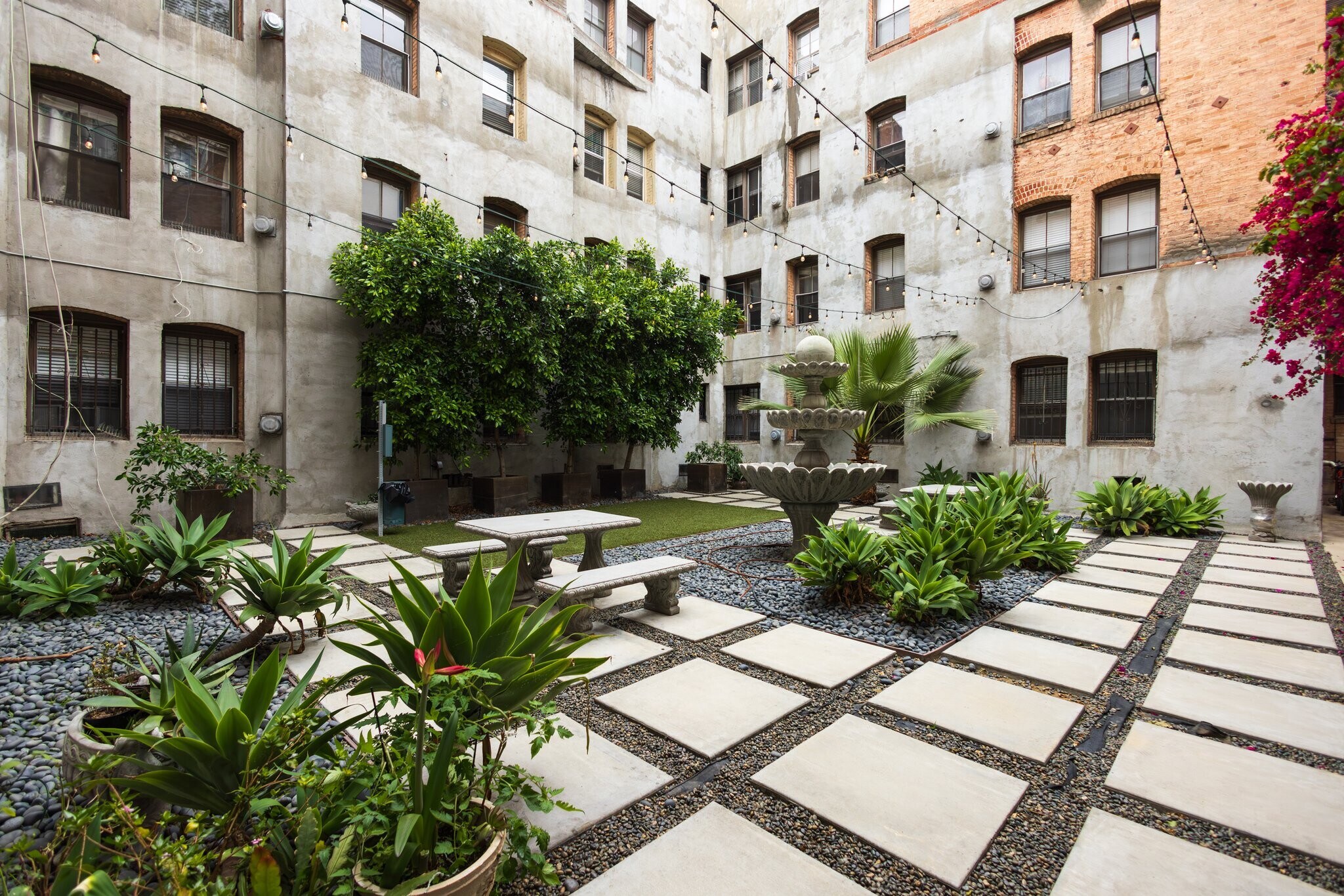 Building Photo - 357 S Alvarado St