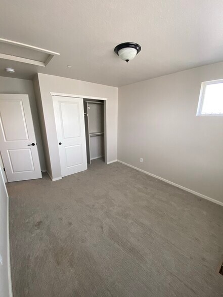 Building Photo - 2614 Avenger Pl #5