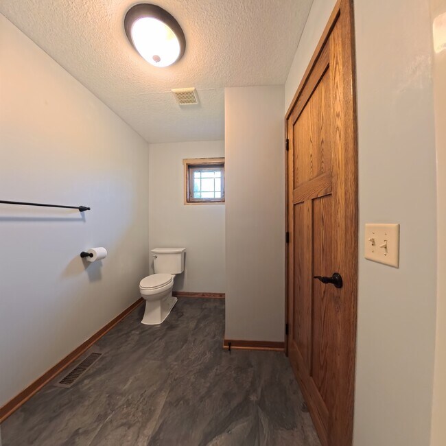 Building Photo - 11956 Castle Rock Ct N