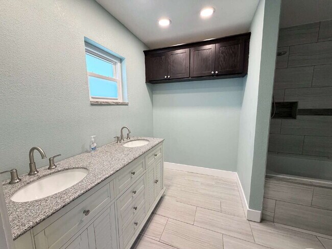 Building Photo - "Waterfront Home with Dock! 3-Bedroom Oasis with 2 Baths and 1,800 Sq Ft of Comfort in Hudson, FL!"