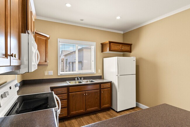 Building Photo - Move-In Ready! A Bright & Open Designer Co...