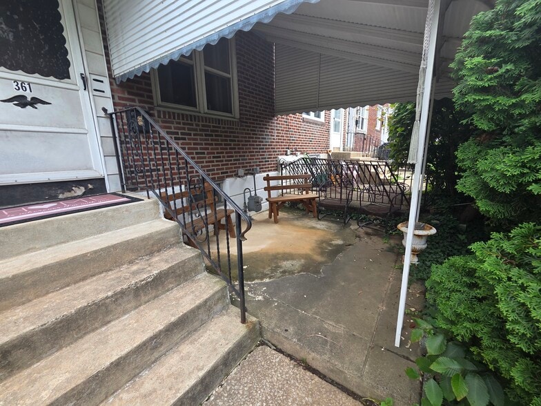Building Photo - 361 Westpark Ln