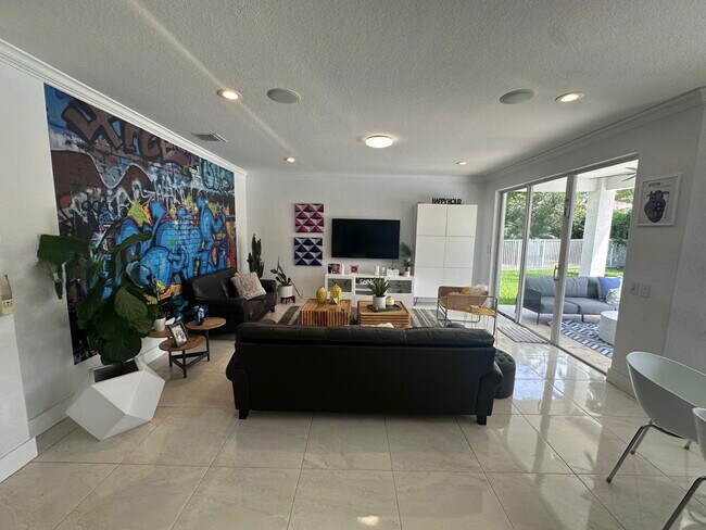 Building Photo - 1063 Sunflower Cir