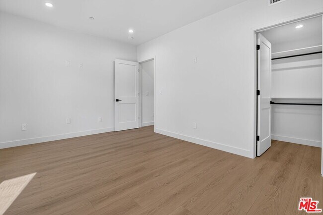 Building Photo - 11302 Collins St