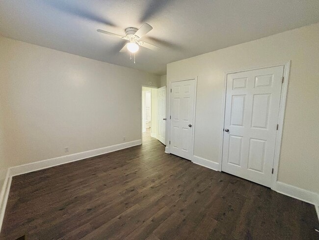 Building Photo - 2 Bedroom, 1 Bath Duplex