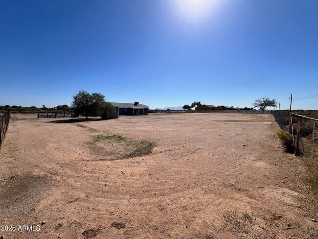 Building Photo - 4552 N Loring Rd