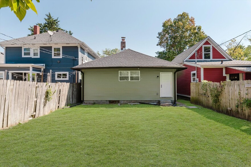 Building Photo - Completely renovated 2BR/1BA single family home minutes from Downtown Indy!