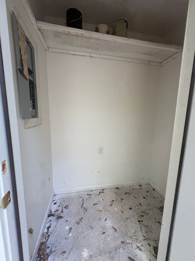 Building Photo - 214 Candlebrook Dr