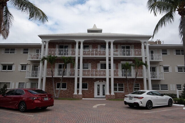 Building Photo - 1199 Hillsboro Mile
