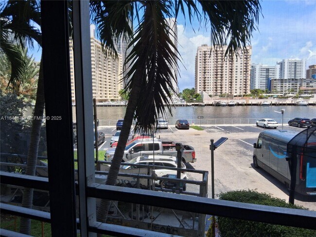 Building Photo - 100 Golden Isles Dr