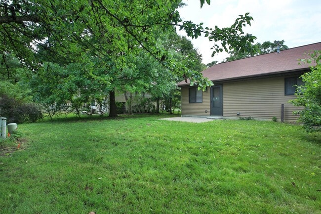 Building Photo - 914 Tradewind Dr