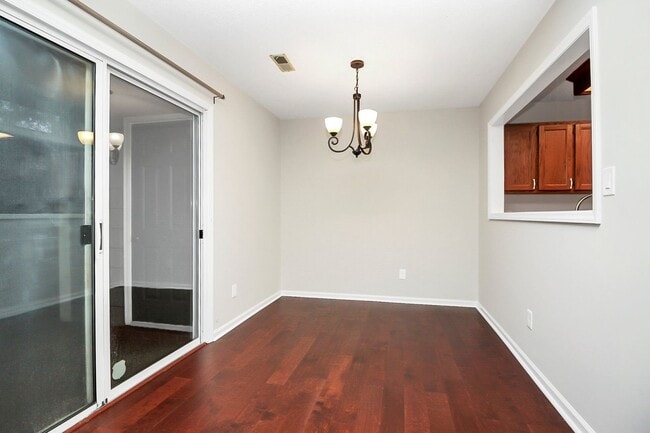 Building Photo - Spacious Condo in East Charlotte; Minutes ...