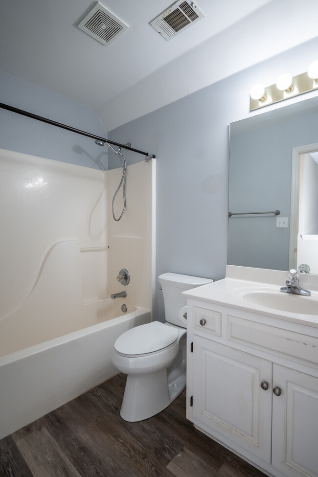 Building Photo - 119 Spring Lake Dr