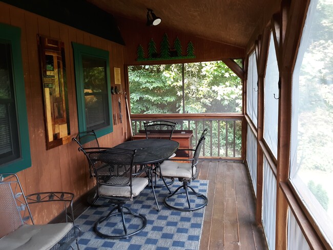 screened in front porch - 74183 Birch Rd