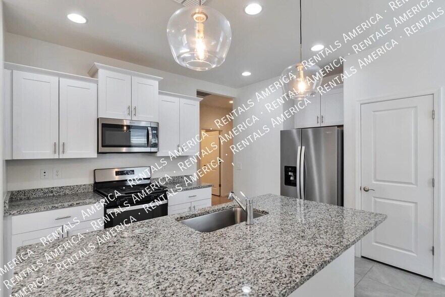 Building Photo - 10429 W Granderson St