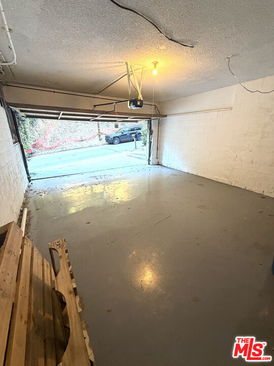 Building Photo - 8535 Lookout Mountain Ave