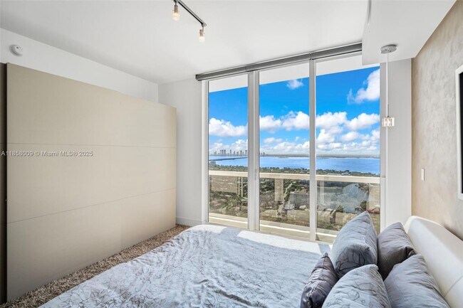 Building Photo - 4775 Collins Ave