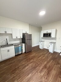 Building Photo - Rare 2-Full Bath Find: Pristine Renovation with Designer En-Suite & Granite