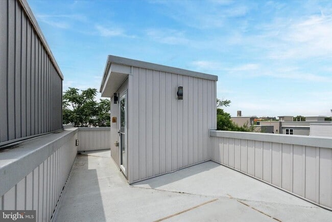 Building Photo - 2138 N Randolph St