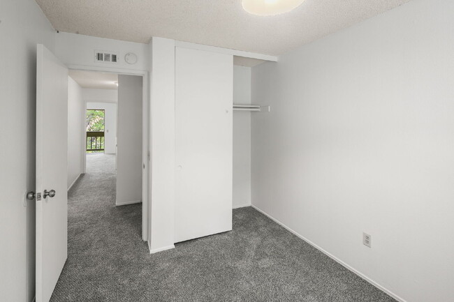 Building Photo - Welcome to your serene 3 BR 2.5 BA Townhome in College Park, San Diego!